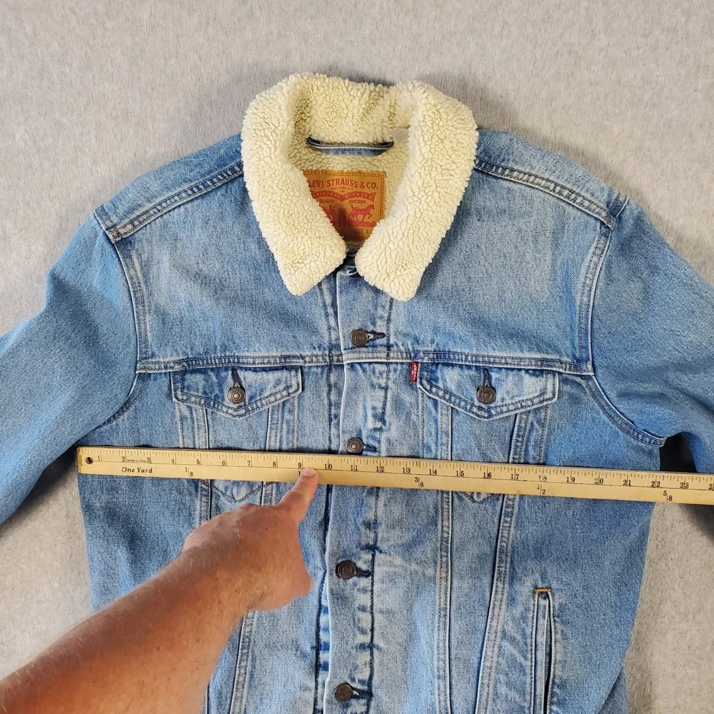 Levis Mens Type III Sherpa Trucker Jacket Light Wash Denim Faux Fur Lined Large